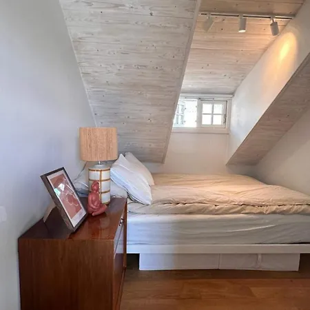 Lägenhet Charming By The Sea