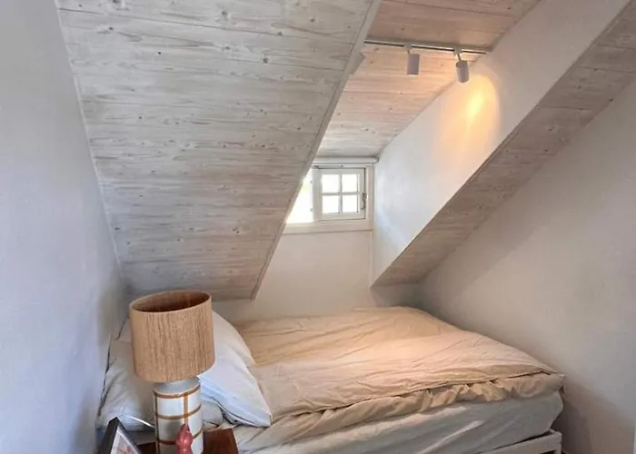 Charming By The Sea דירה